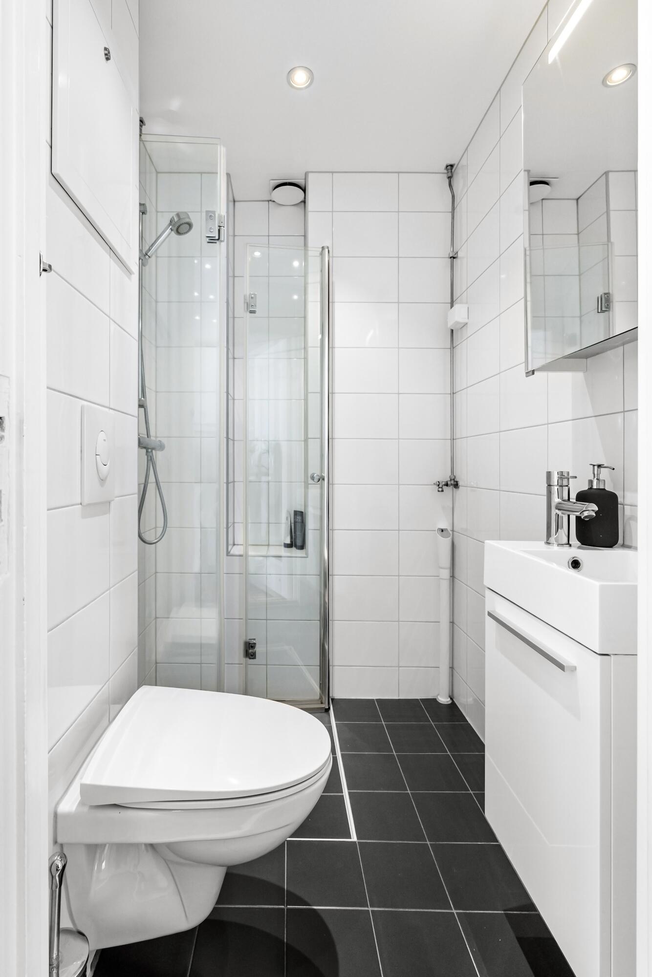 choosing the right bathroom floor